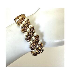 Gold tone faux pearl stretchy bracelet
